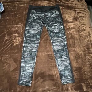 Woman’s size large Under Armour leggings